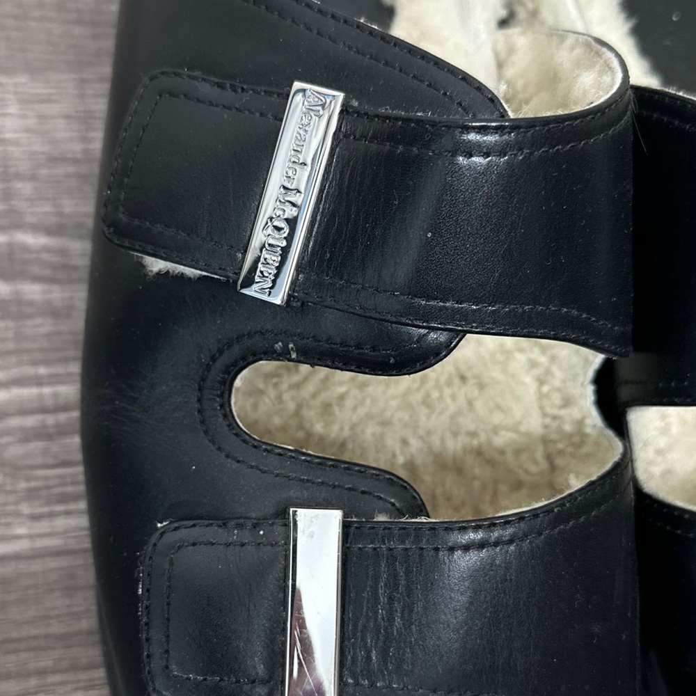 Alexander McQueen Wmns Oversized Hybrid Slide 'Shearling Black' - Picture 9 of 16